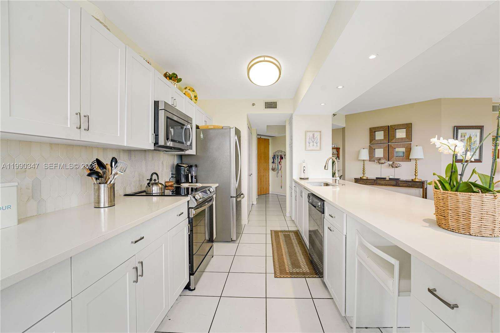 The Landmark at 20185 Country Club Dr, Aventura, FL 33180 - For Rent photo 2