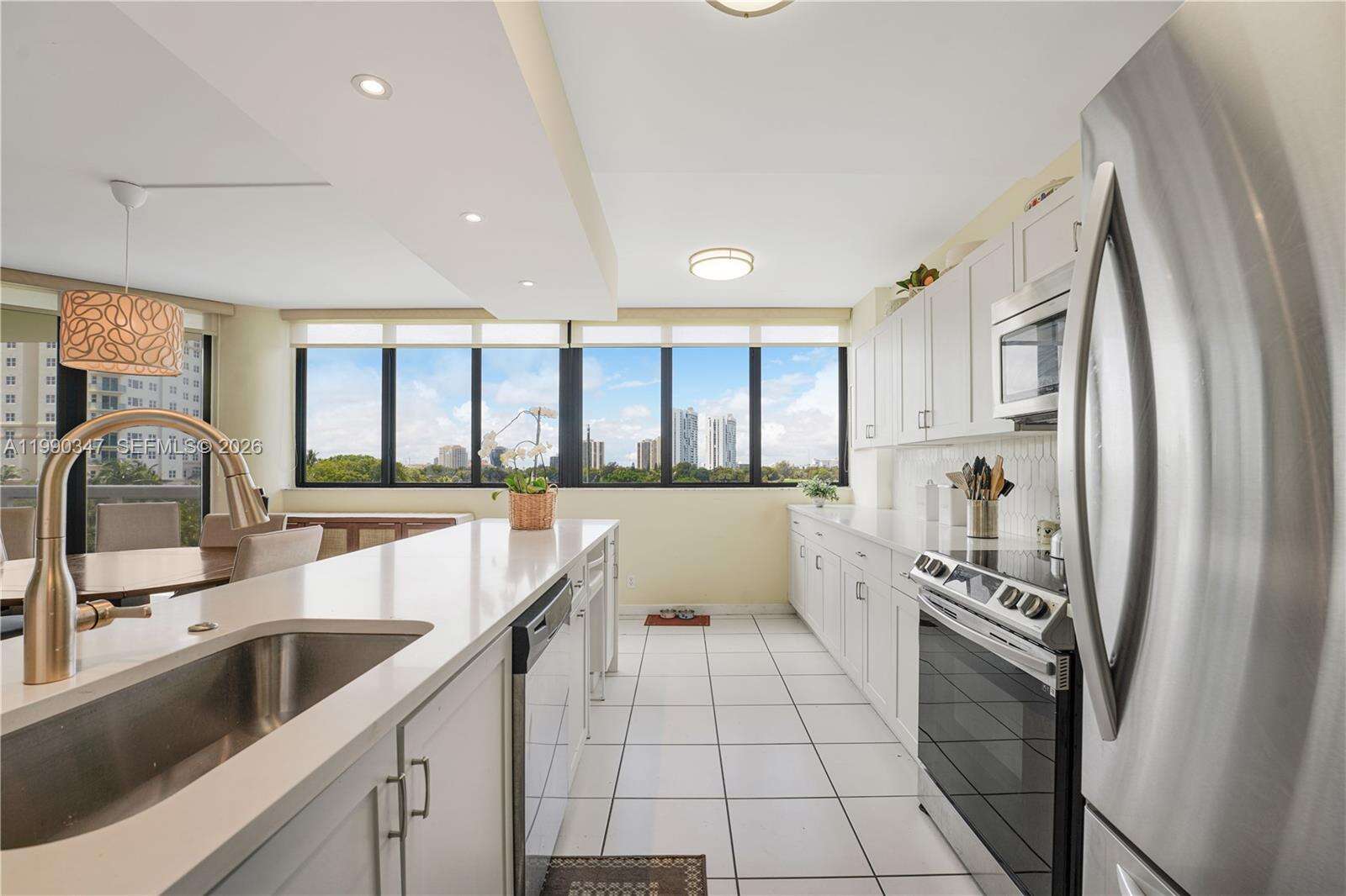 The Landmark at 20185 Country Club Dr, Aventura, FL 33180 - For Rent photo 3