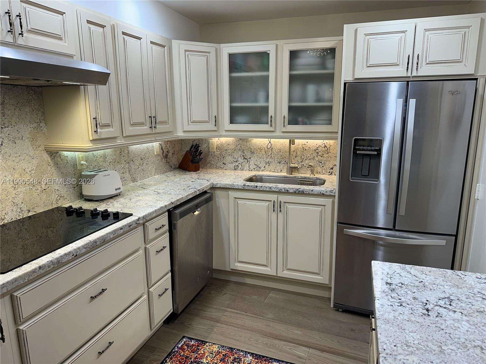 Maison Grande at 6039 Collins Ave, Miami Beach, FL 33140 - For Rent photo 2