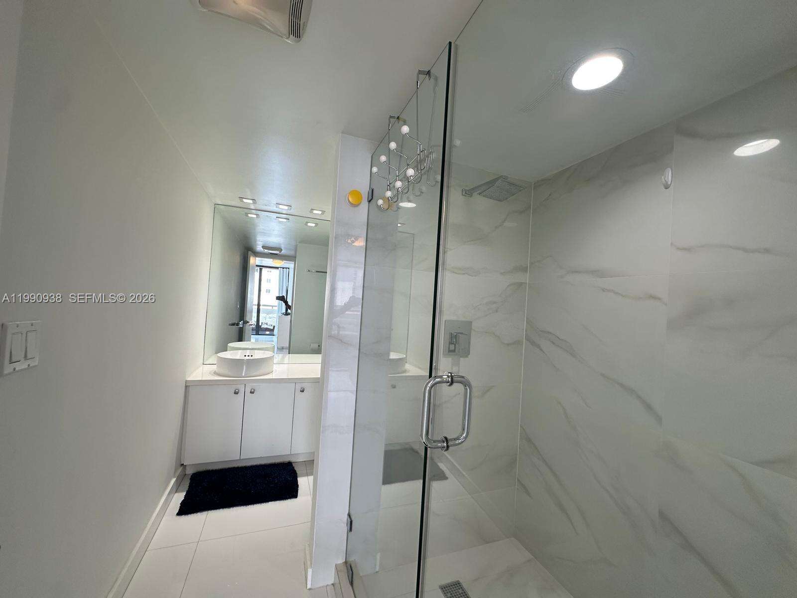 Club Atlantis at 2555 Collins Ave, Miami Beach, FL 33140 - For Rent photo 11