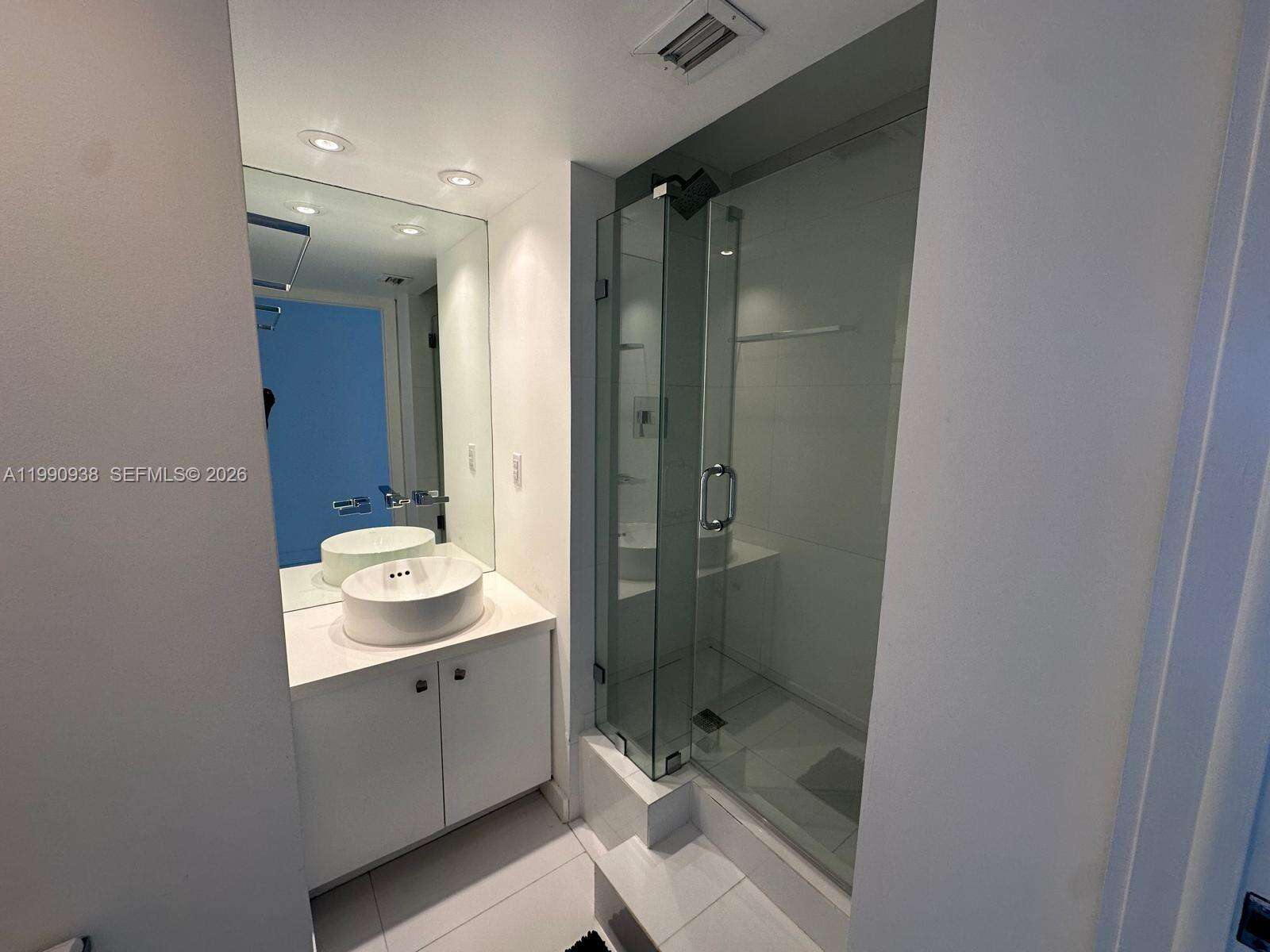 Club Atlantis at 2555 Collins Ave, Miami Beach, FL 33140 - For Rent photo 10