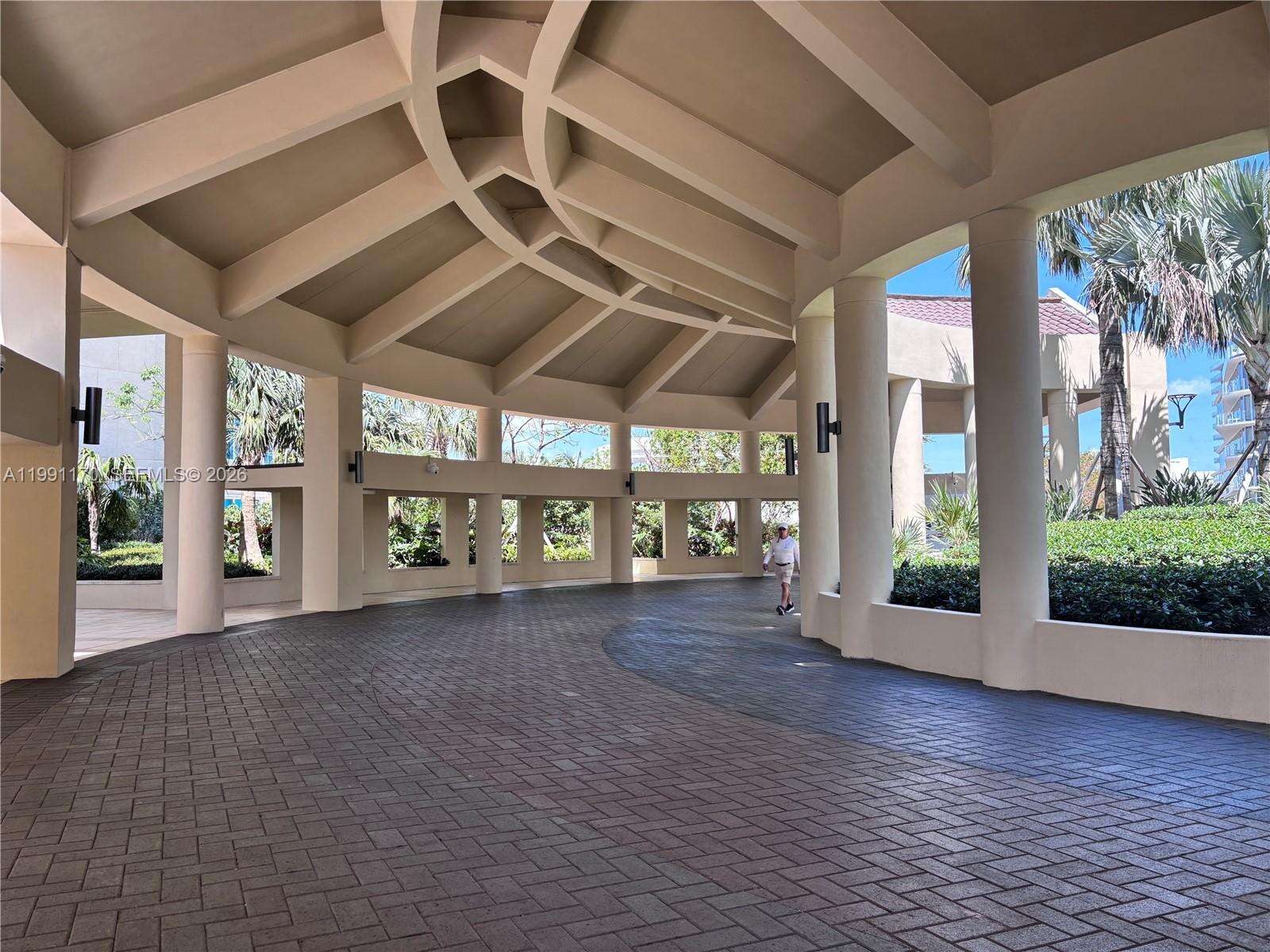South Pointe Towers at 400 Pointe Dr, Miami Beach, FL 33139 - For Rent photo 15