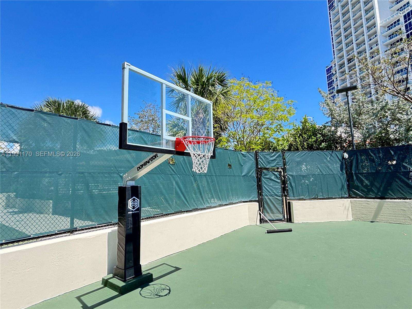 South Pointe Towers at 400 Pointe Dr, Miami Beach, FL 33139 - For Rent photo 36