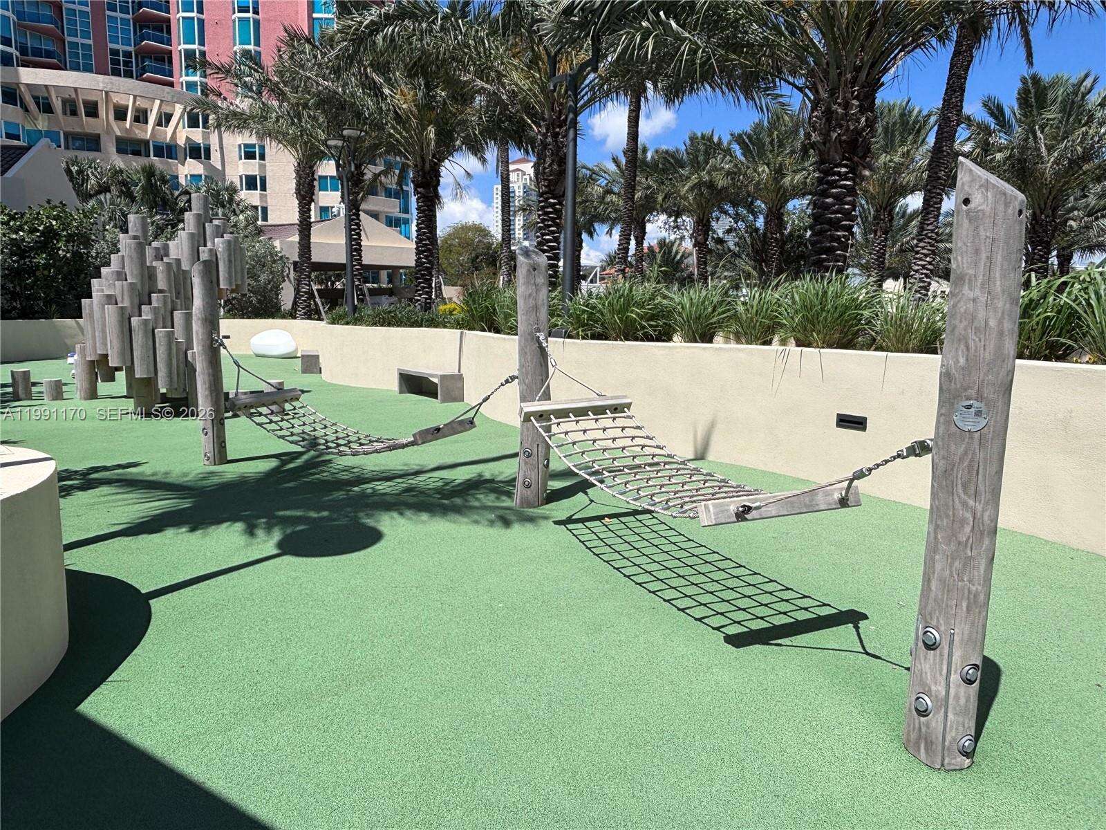 South Pointe Towers at 400 Pointe Dr, Miami Beach, FL 33139 - For Rent photo 38