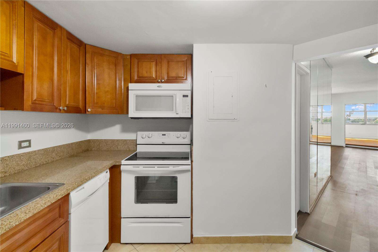 Four Ambassadors at 905 Brickell Bay Dr, Miami, FL 33131 - For Rent photo 22