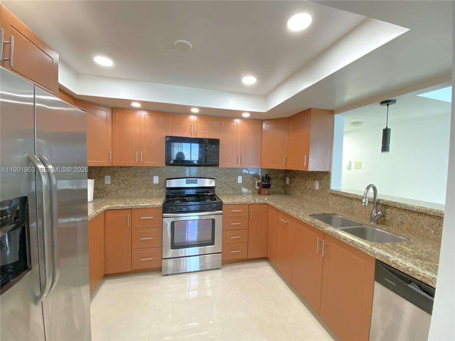 Parker Plaza at 2030 Ocean Dr, Hallandale Beach, FL 33009 - For Rent photo 11