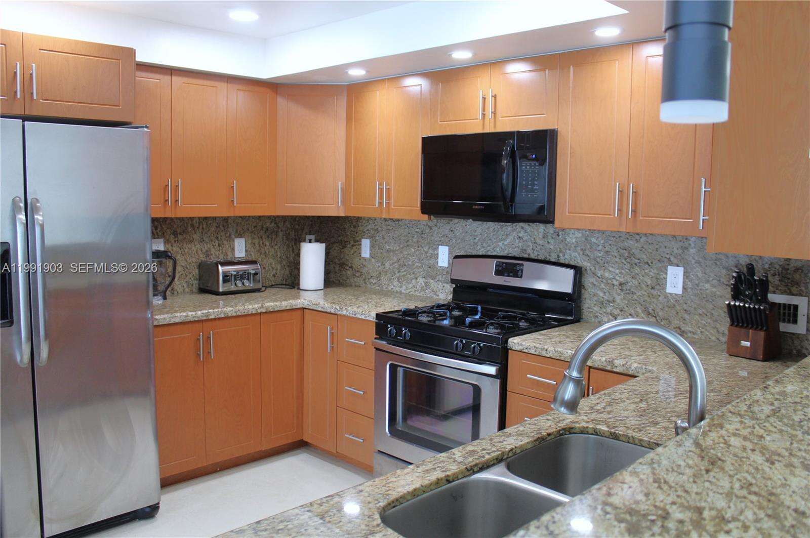 Parker Plaza at 2030 Ocean Dr, Hallandale Beach, FL 33009 - For Rent photo 12