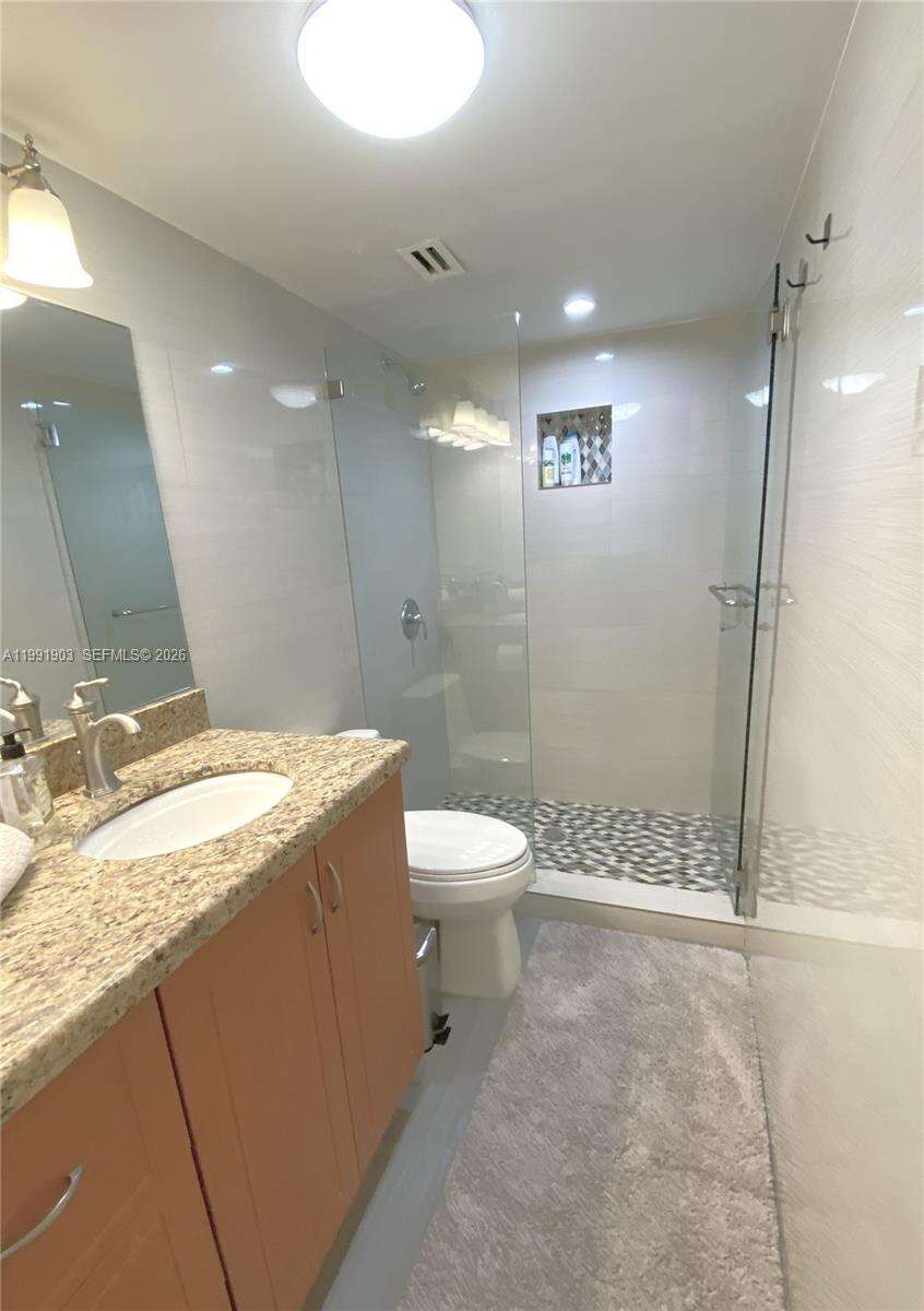 Parker Plaza at 2030 Ocean Dr, Hallandale Beach, FL 33009 - For Rent photo 17