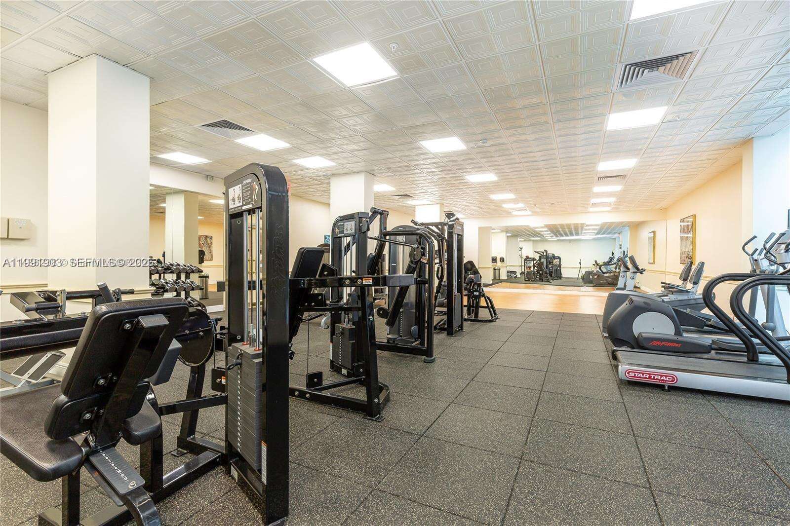 Parker Plaza at 2030 Ocean Dr, Hallandale Beach, FL 33009 - For Rent photo 34