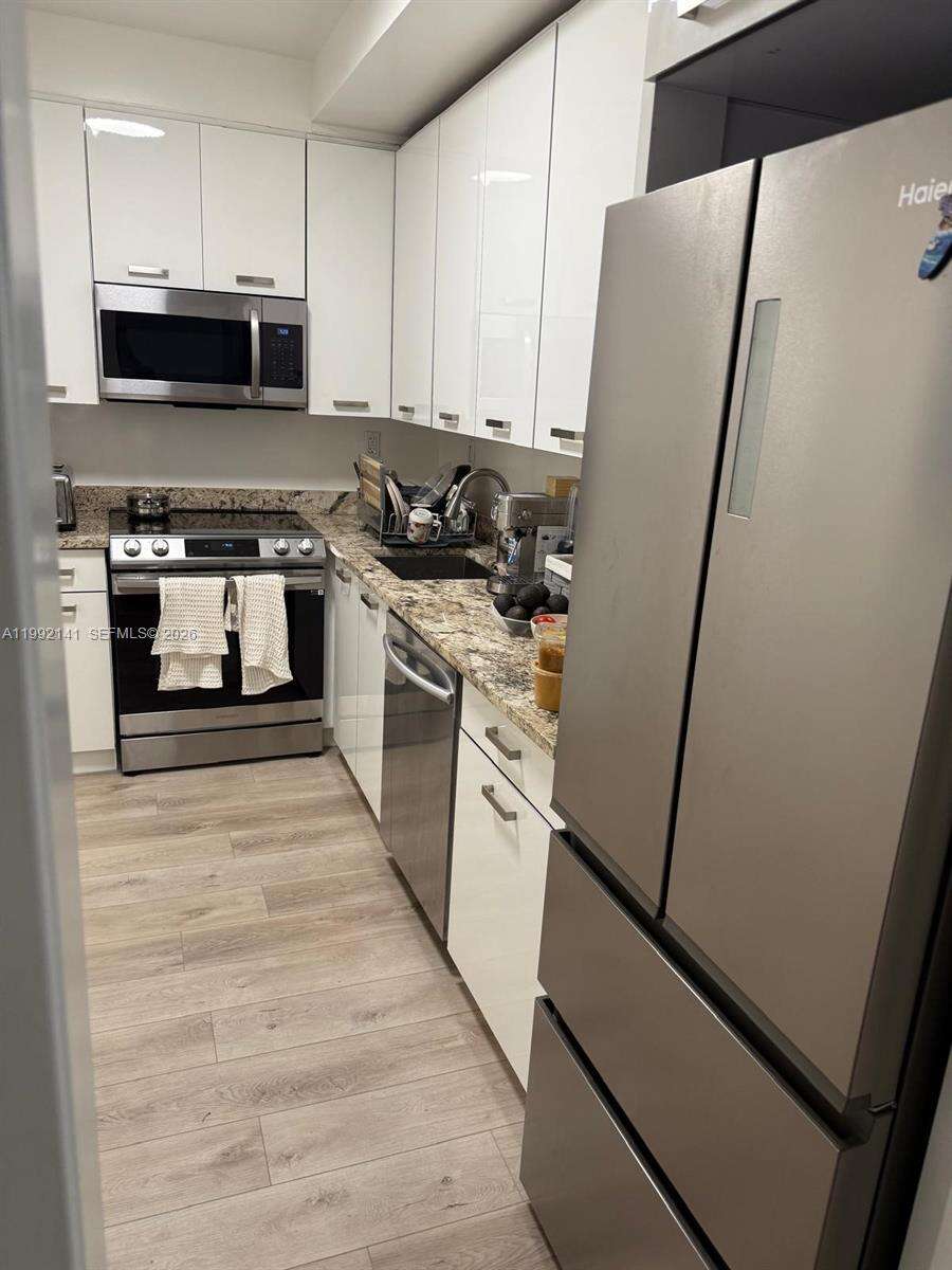 The Carriage Club North at 5005 Collins Ave, Miami Beach, FL 33140 - For Rent photo 16