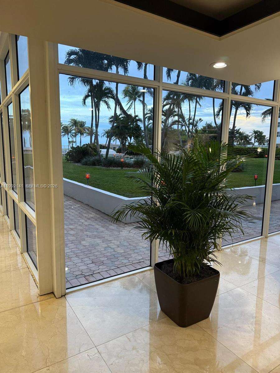 The Carriage Club North at 5005 Collins Ave, Miami Beach, FL 33140 - For Rent photo 21
