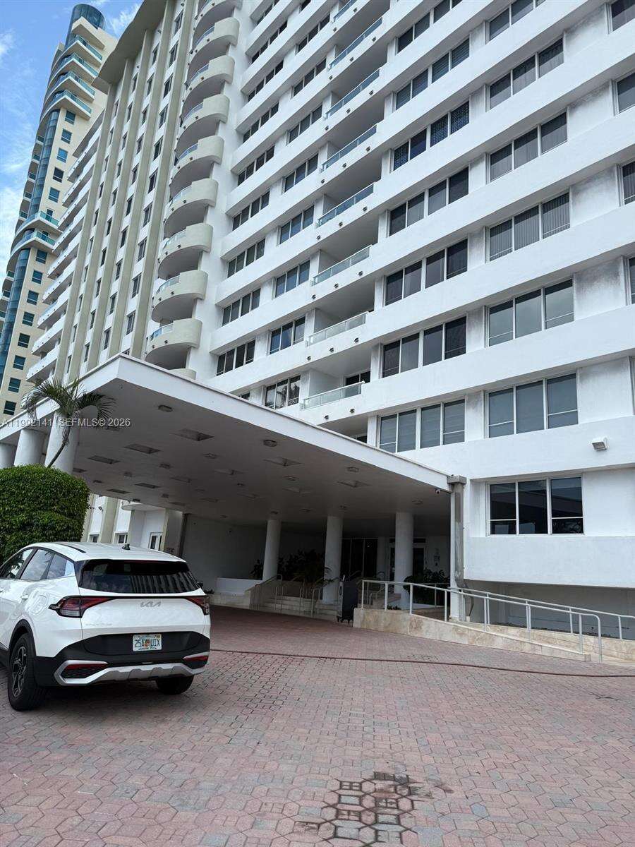 The Carriage Club North at 5005 Collins Ave, Miami Beach, FL 33140 - For Rent photo 24