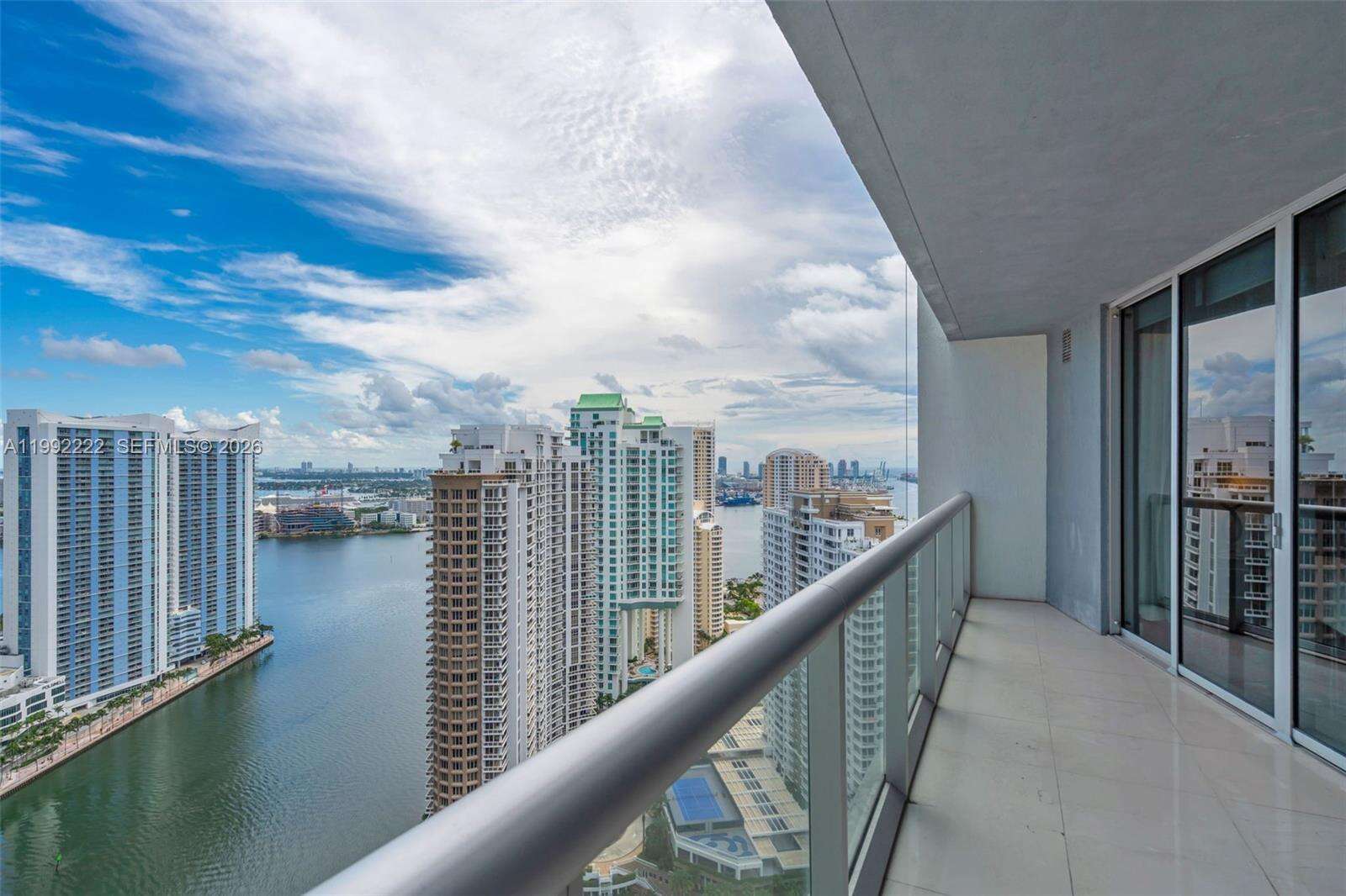 Icon Brickell 2 at 495 Brickell Ave, Miami, FL 33131 - For Rent photo 2