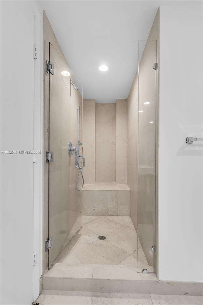 Icon Brickell 2 at 495 Brickell Ave, Miami, FL 33131 - For Rent photo 13