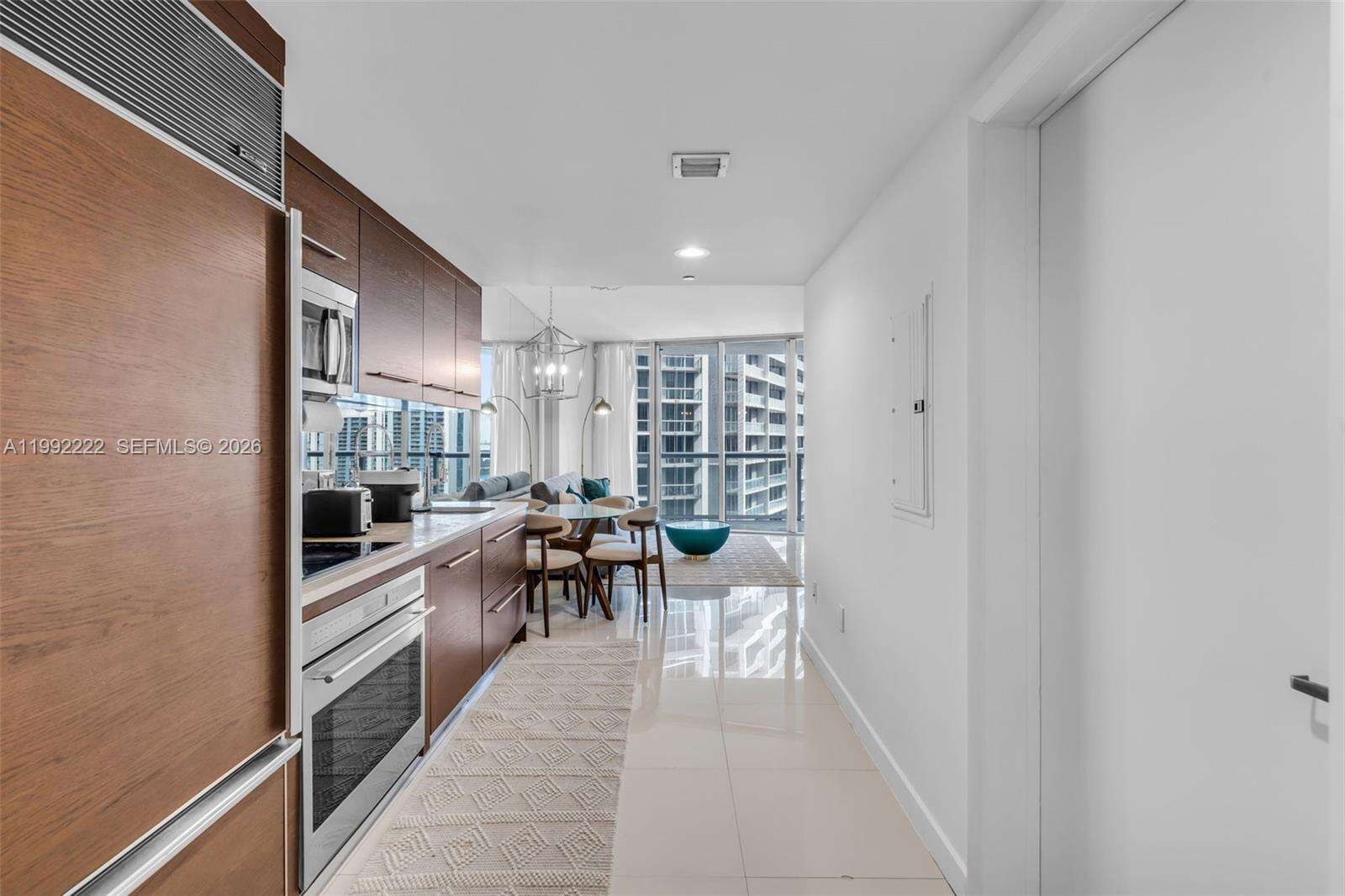 Icon Brickell 2 at 495 Brickell Ave, Miami, FL 33131 - For Rent photo 3