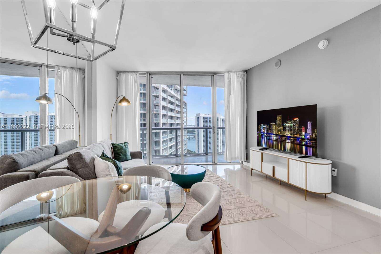 Icon Brickell 2 at 495 Brickell Ave, Miami, FL 33131 - For Rent photo 4