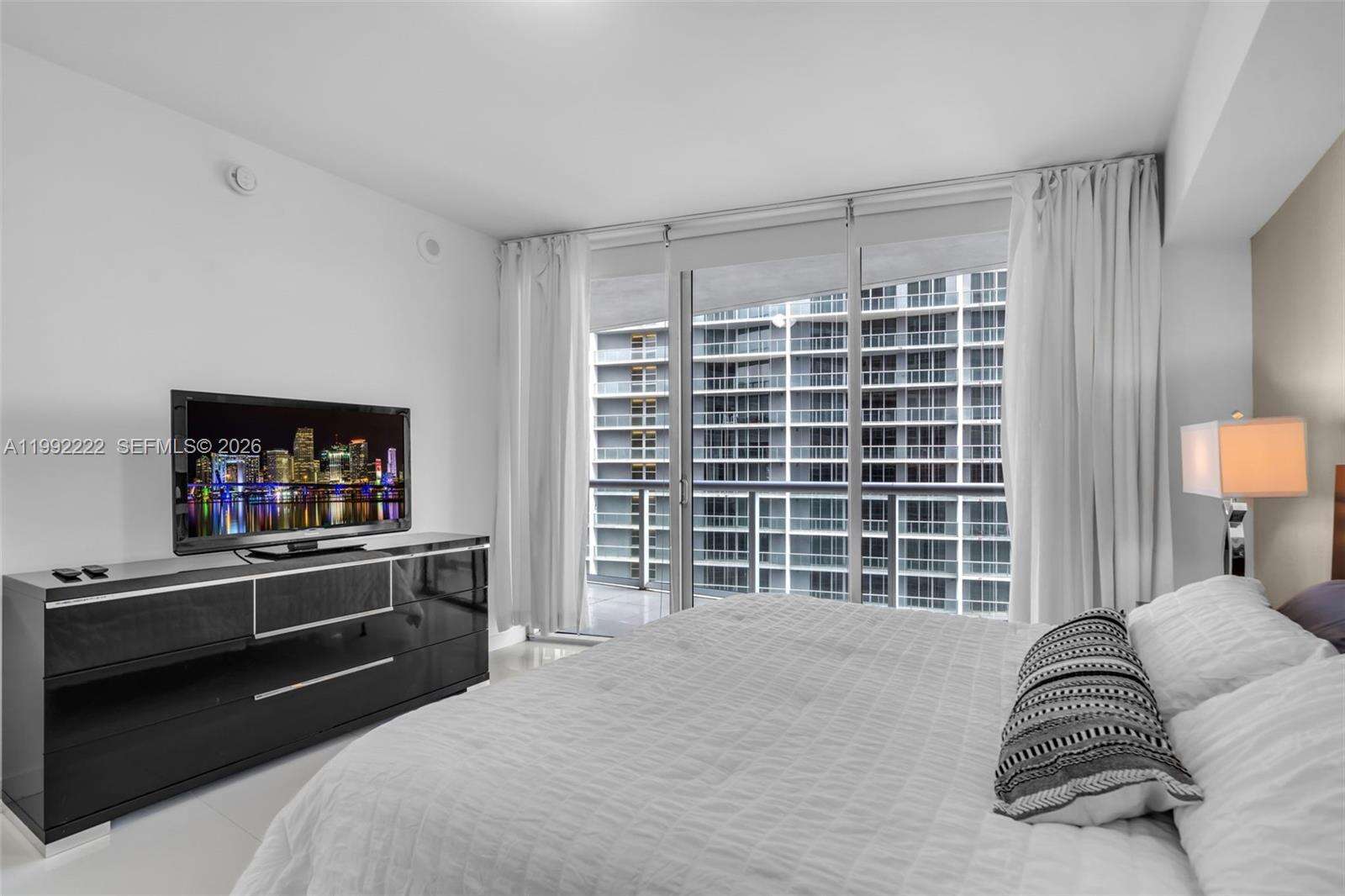 Icon Brickell 2 at 495 Brickell Ave, Miami, FL 33131 - For Rent photo 9