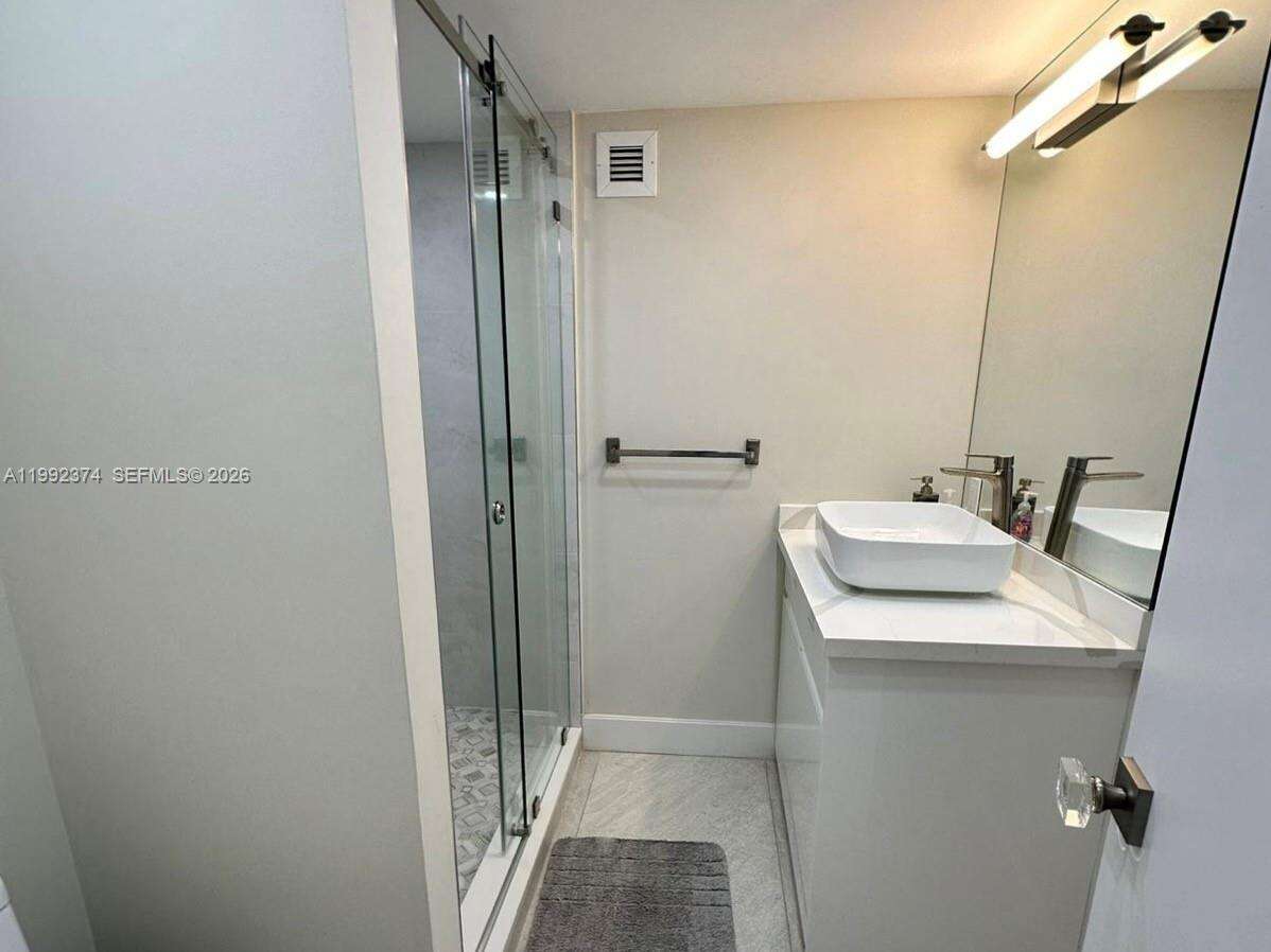 Aquarius at 2751 Ocean Dr, Hollywood, FL 33019 - For Rent photo 23