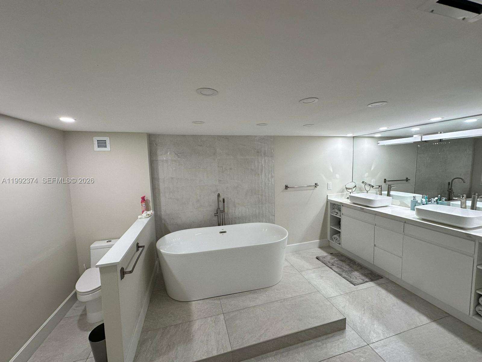 Aquarius at 2751 Ocean Dr, Hollywood, FL 33019 - For Rent photo 26