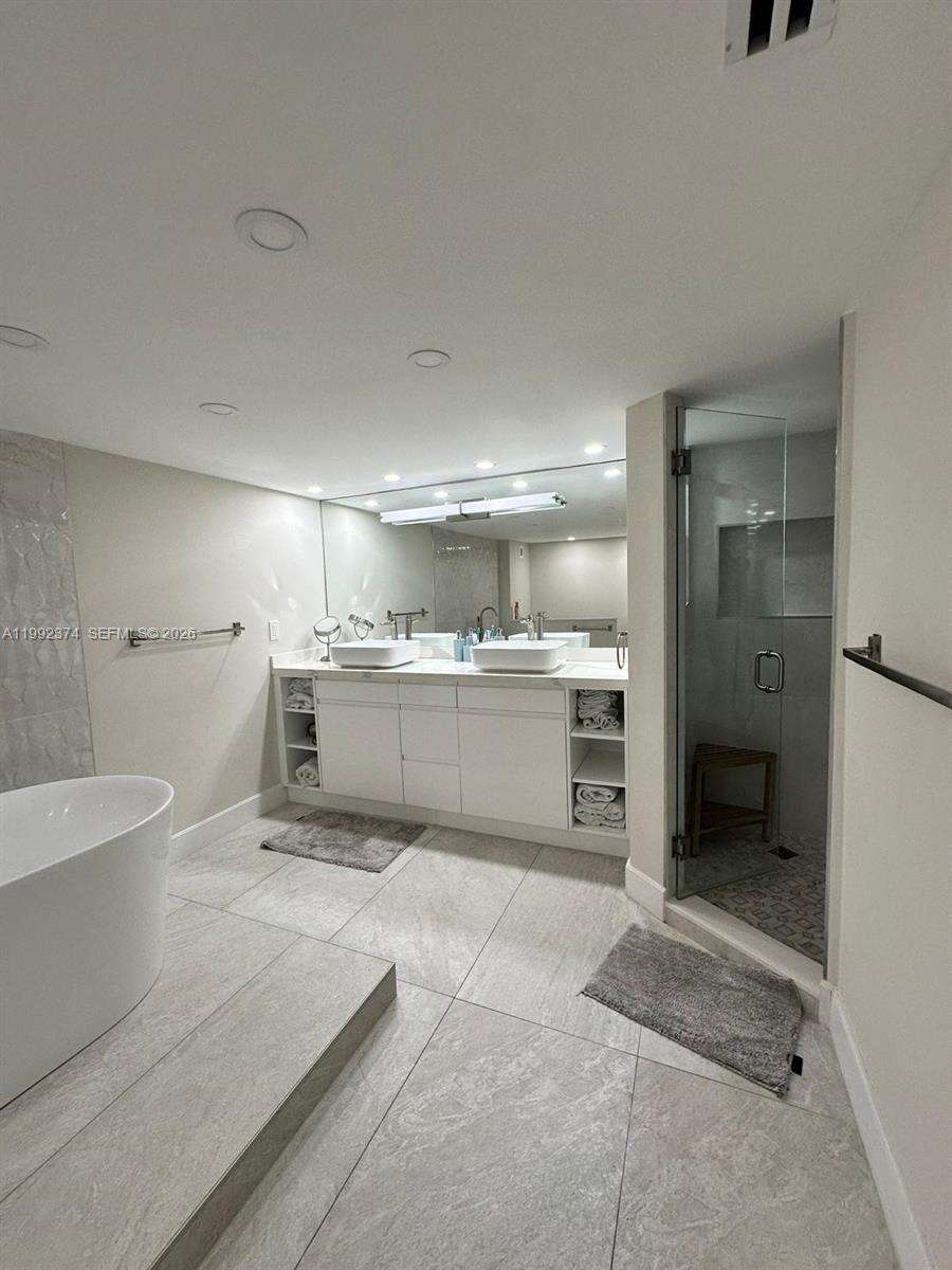 Aquarius at 2751 Ocean Dr, Hollywood, FL 33019 - For Rent photo 27