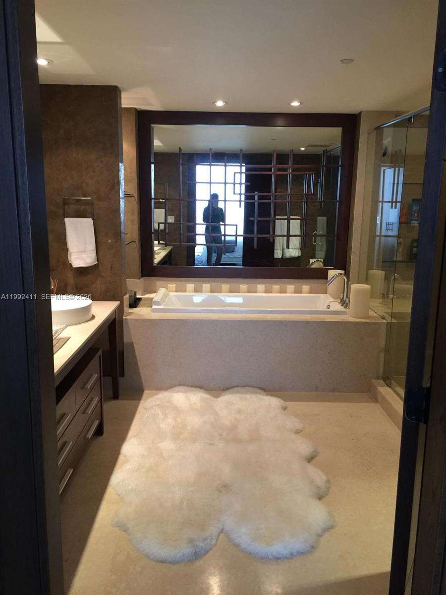 Icon Brickell 1 at 465 Brickell Ave, Miami, FL 33131 - For Rent photo 9
