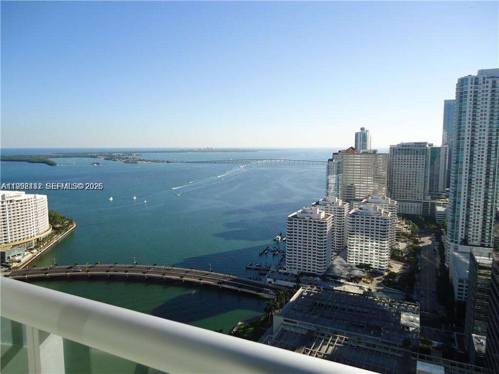 Icon Brickell 2 at 495 Brickell Ave, Miami, FL 33131 - For Rent photo 2