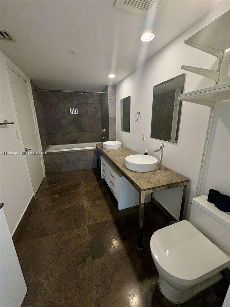 Icon Brickell 2 at 495 Brickell Ave, Miami, FL 33131 - For Rent photo 11