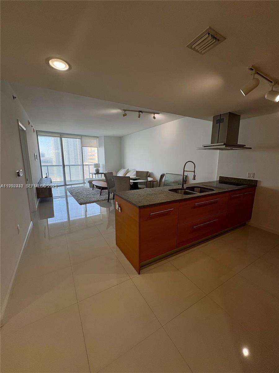 Icon Brickell 2 at 495 Brickell Ave, Miami, FL 33131 - For Rent photo 3