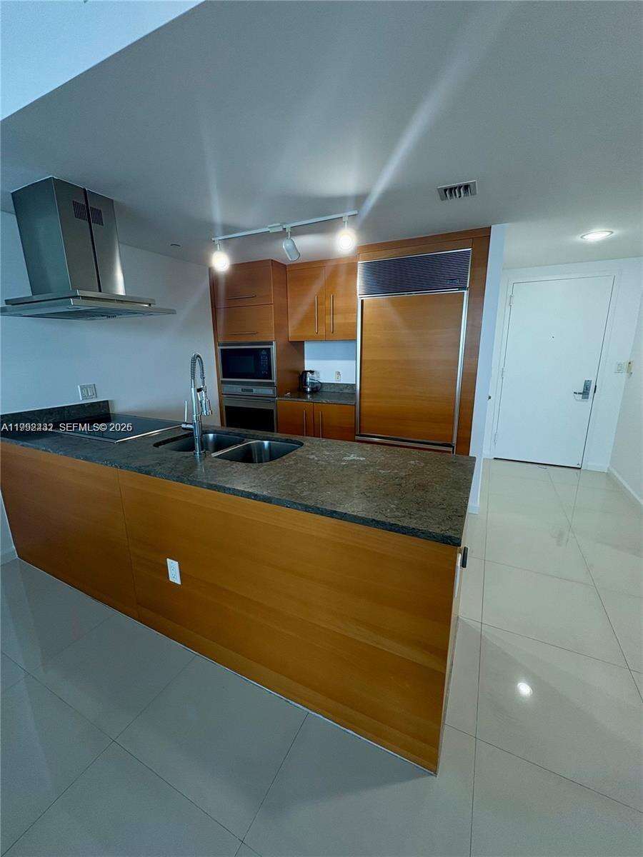 Icon Brickell 2 at 495 Brickell Ave, Miami, FL 33131 - For Rent photo 4
