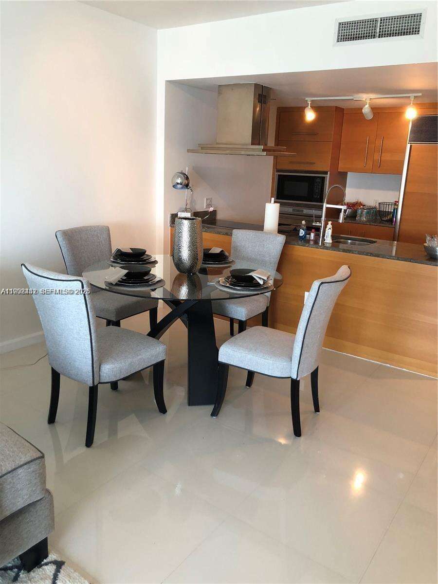Icon Brickell 2 at 495 Brickell Ave, Miami, FL 33131 - For Rent photo 5