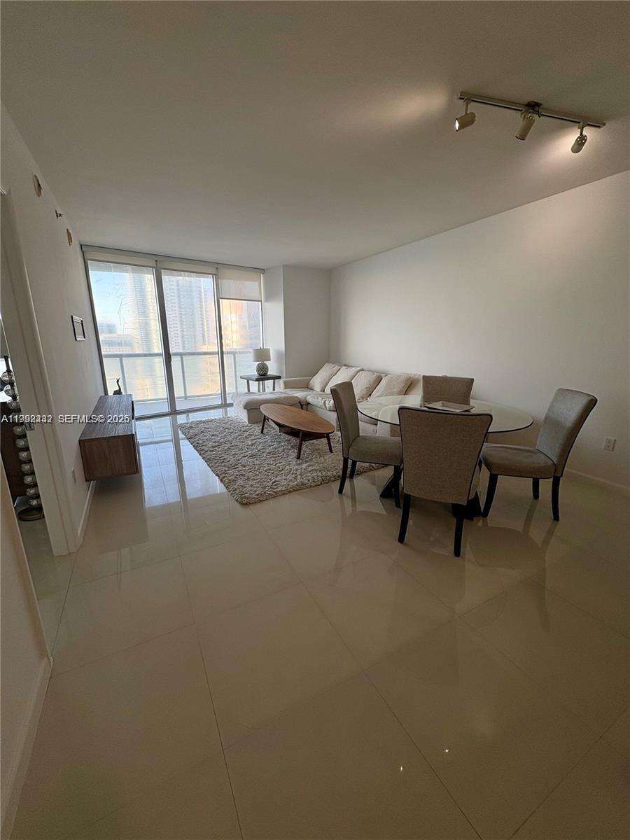 Icon Brickell 2 at 495 Brickell Ave, Miami, FL 33131 - For Rent photo 6