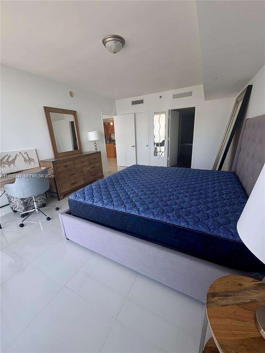Icon Brickell 2 at 495 Brickell Ave, Miami, FL 33131 - For Rent photo 9