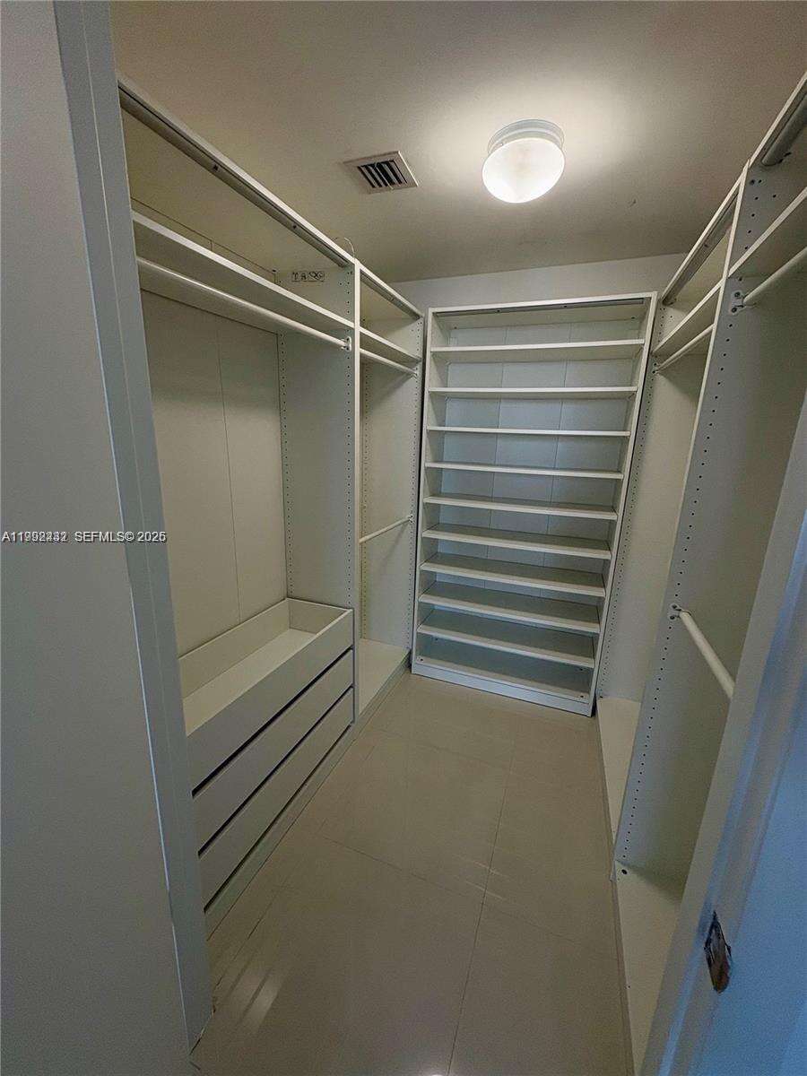 Icon Brickell 2 at 495 Brickell Ave, Miami, FL 33131 - For Rent photo 10