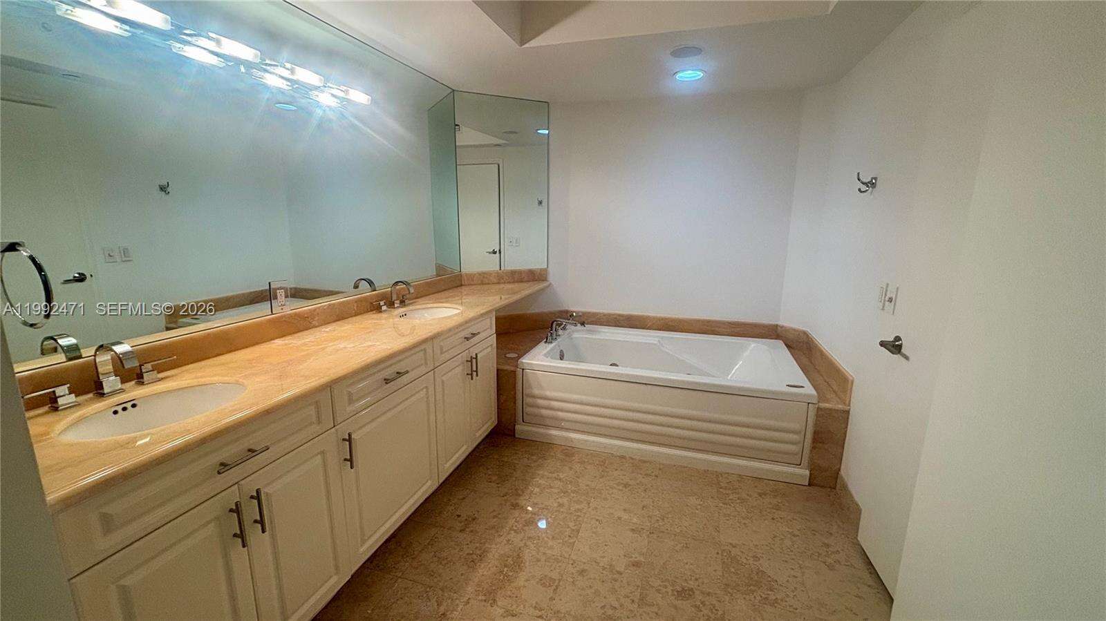 Blue Diamond at 4779 Collins Ave, Miami Beach, FL 33140 - For Rent photo 34
