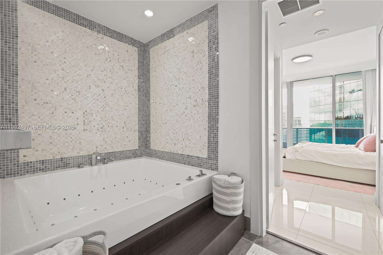 Epic Residences at 200 Biscayne Blvd Way, Miami, FL 33131 - For Rent photo 6