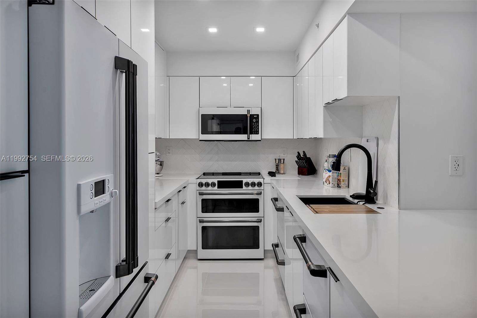 The Wave at 2501 Ocean Dr, Hollywood, FL 33019 - For Rent photo 16