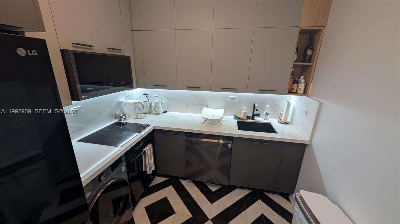 Flamingo South Beach at 1500 Bay Rd, Miami Beach, FL 33139 - For Rent photo 23
