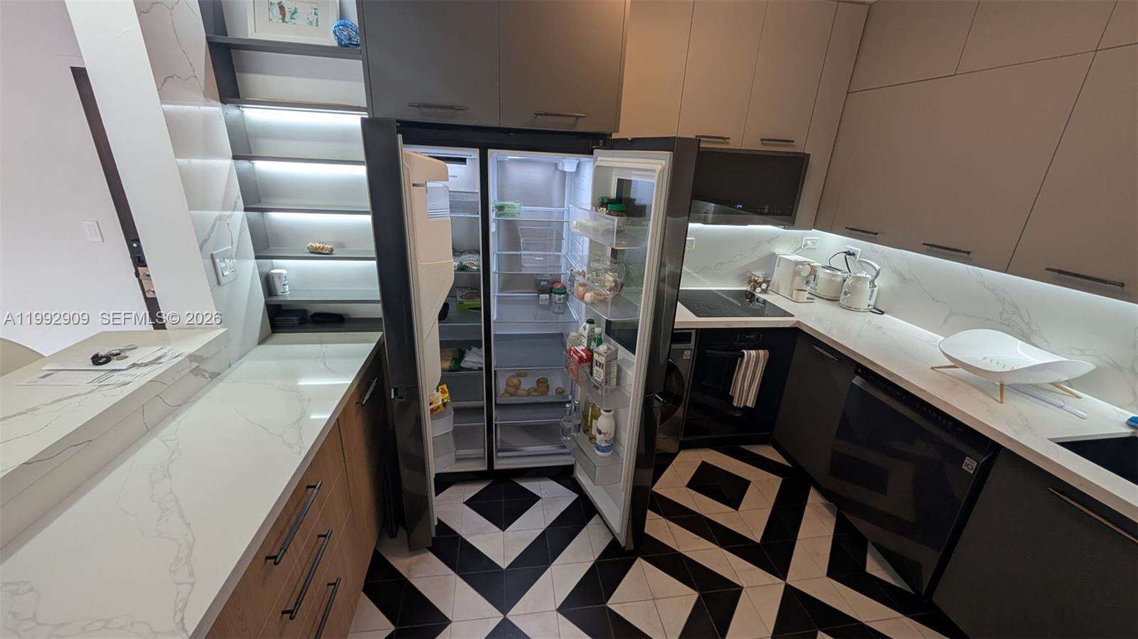 Flamingo South Beach at 1500 Bay Rd, Miami Beach, FL 33139 - For Rent photo 9