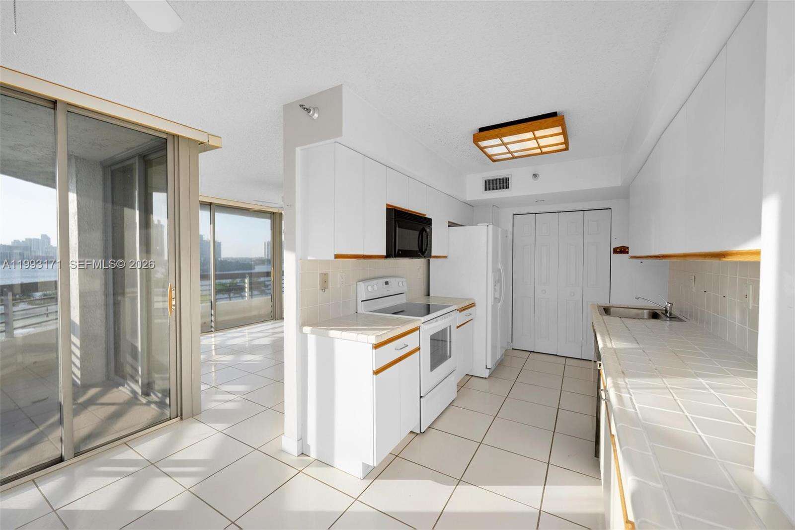 Mystic Pointe Tower 500 at 3530 Mystic Pointe Dr, Aventura, FL 33180 - For Rent photo 17