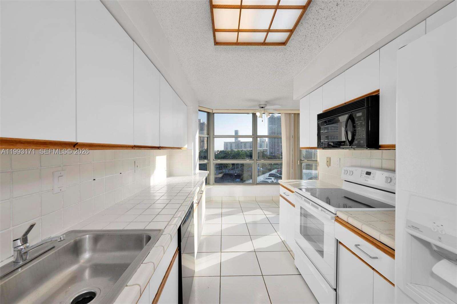 Mystic Pointe Tower 500 at 3530 Mystic Pointe Dr, Aventura, FL 33180 - For Rent photo 18