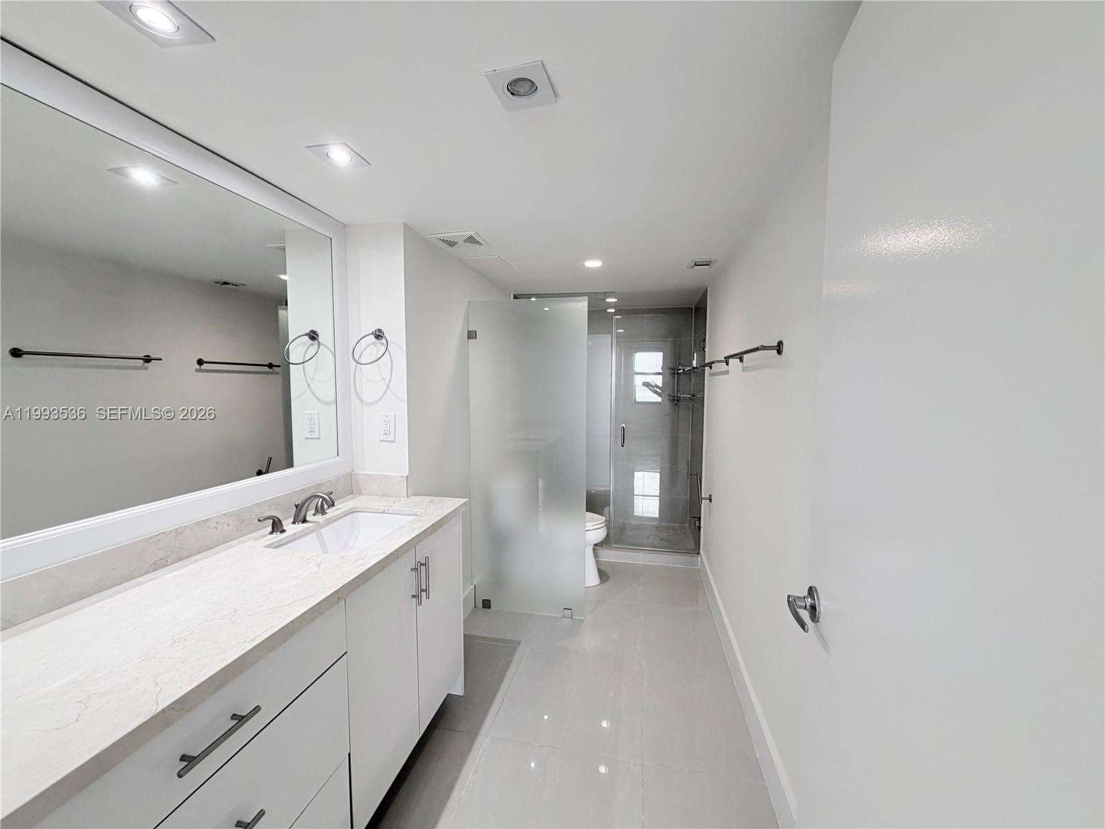 Brickell Bay Club at 2333 Brickell Ave, Miami, FL 33129 - For Rent photo 11