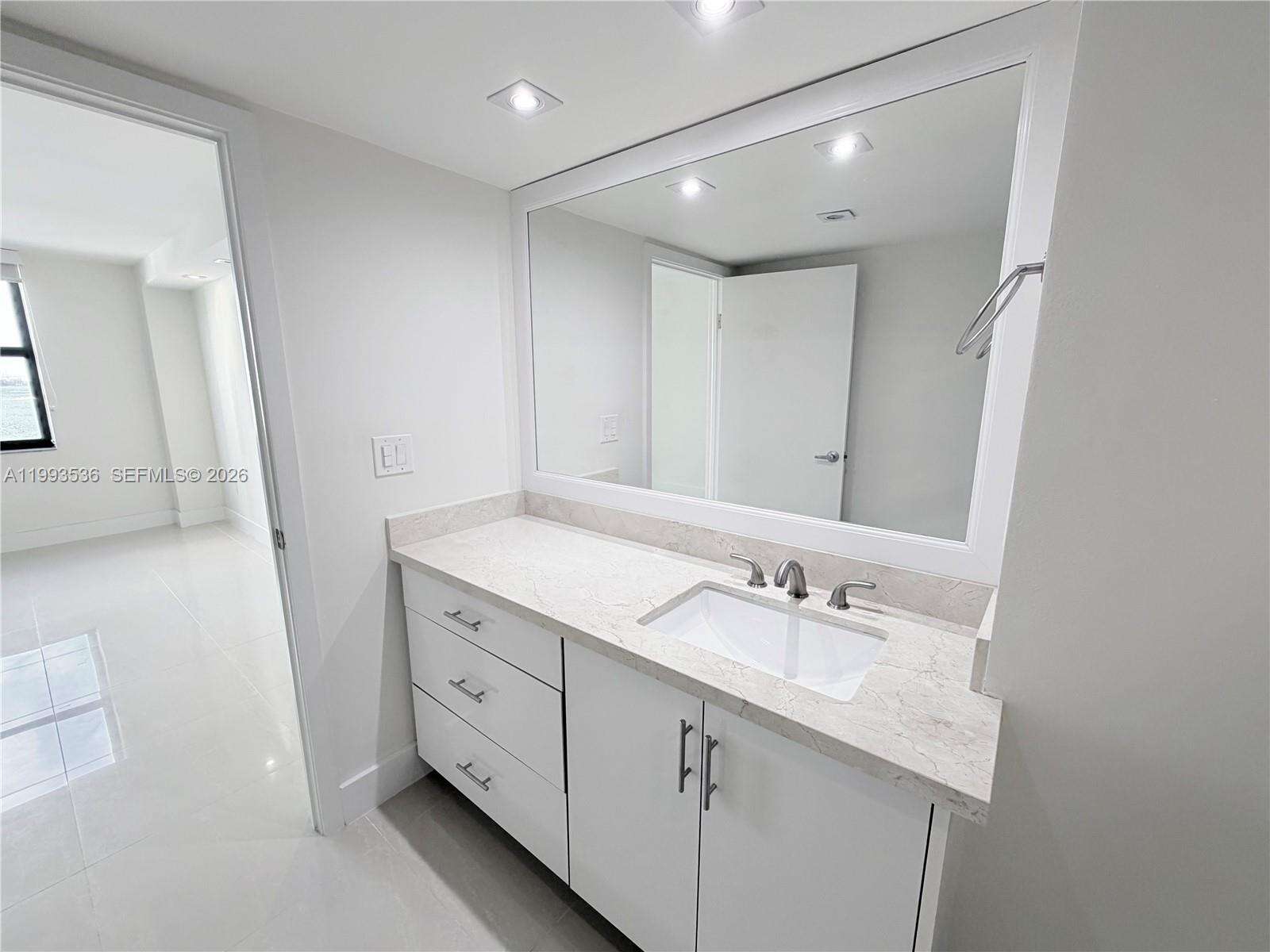 Brickell Bay Club at 2333 Brickell Ave, Miami, FL 33129 - For Rent photo 12