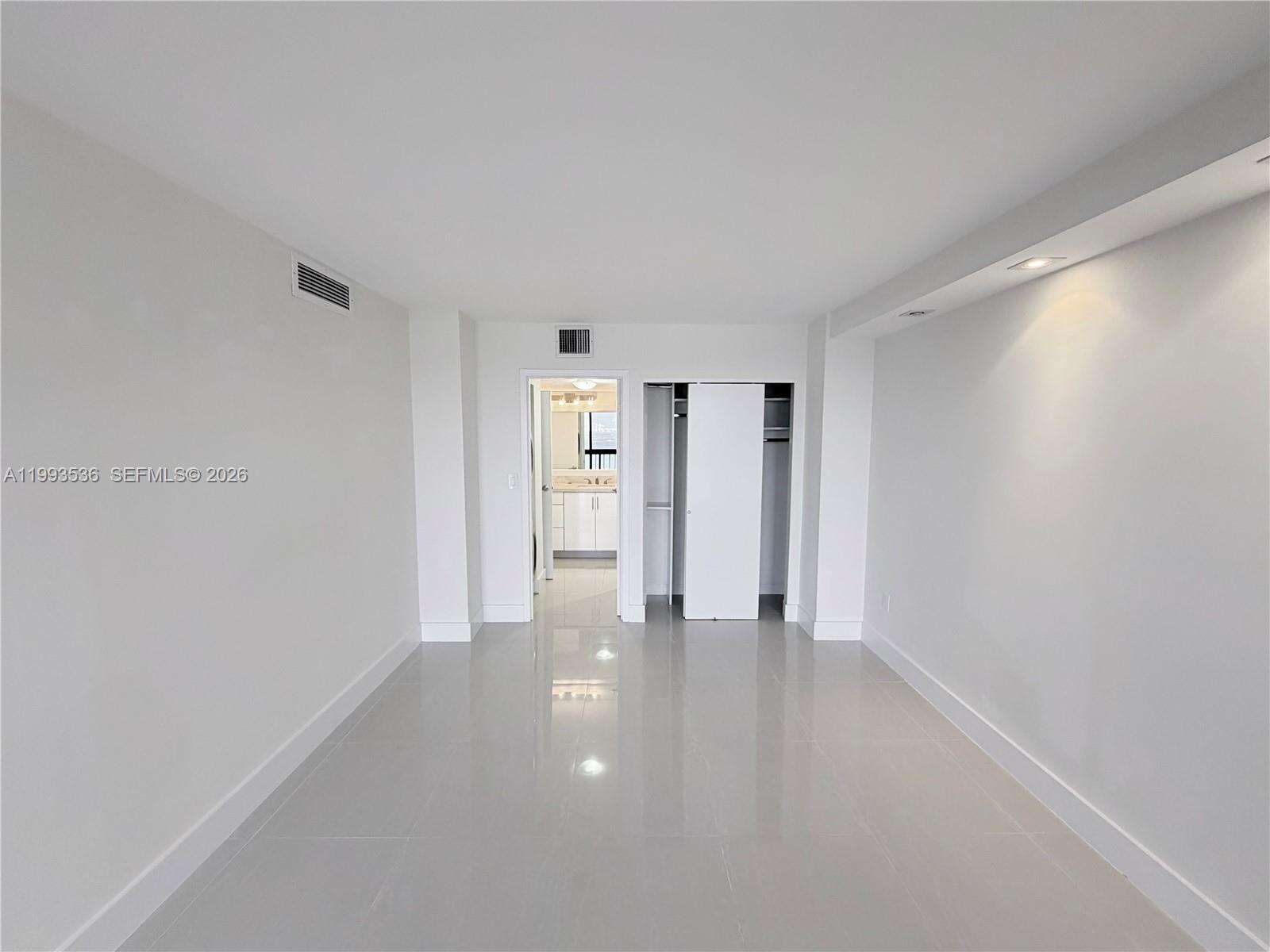 Brickell Bay Club at 2333 Brickell Ave, Miami, FL 33129 - For Rent photo 19