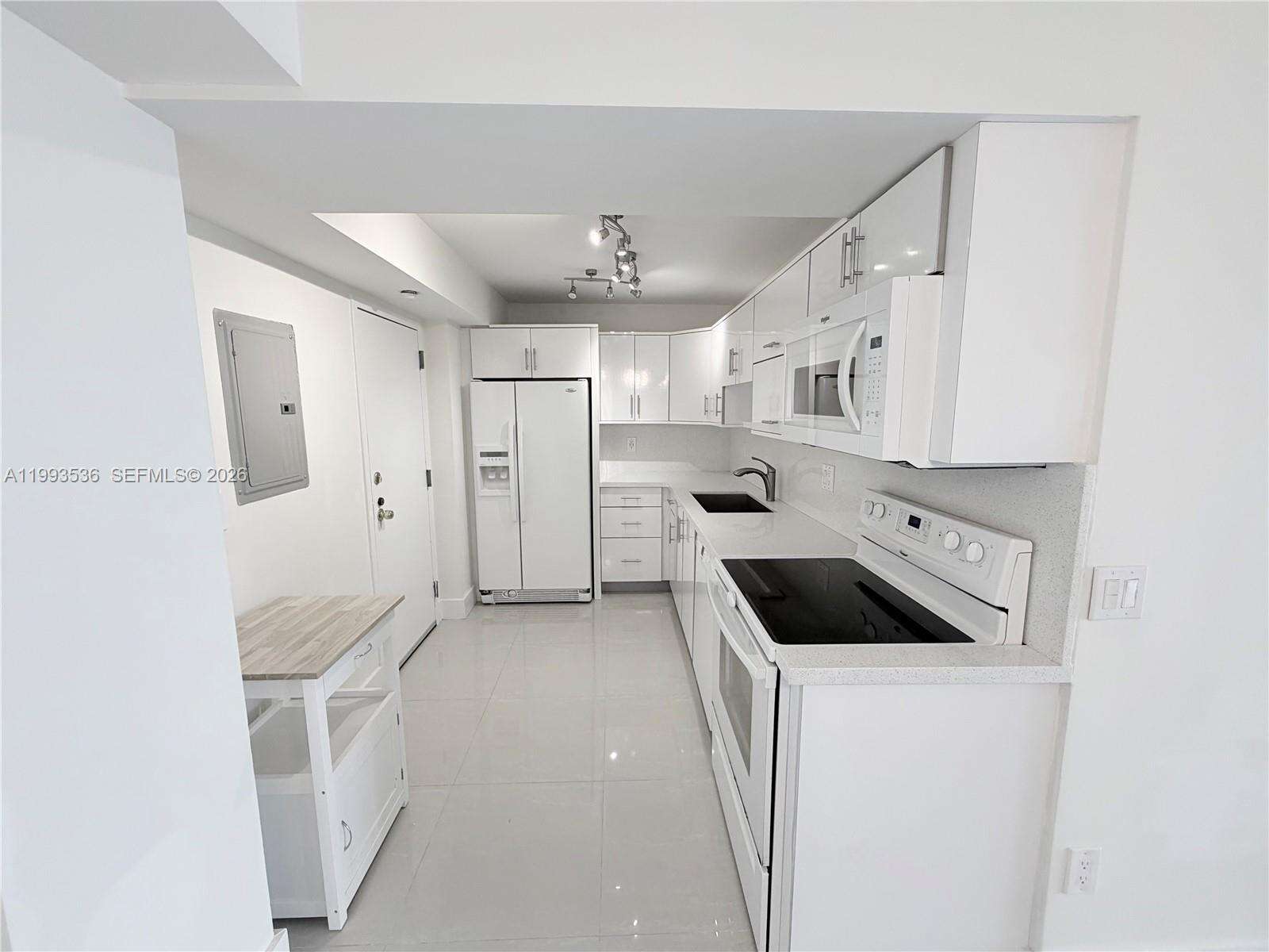 Brickell Bay Club at 2333 Brickell Ave, Miami, FL 33129 - For Rent photo 3