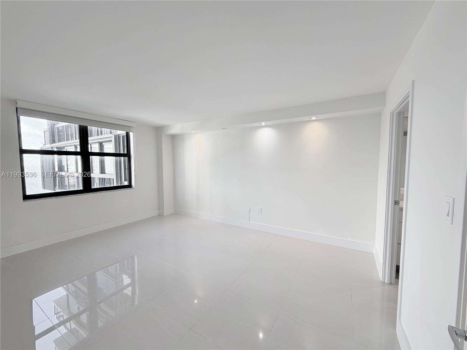 Brickell Bay Club at 2333 Brickell Ave, Miami, FL 33129 - For Rent photo 9