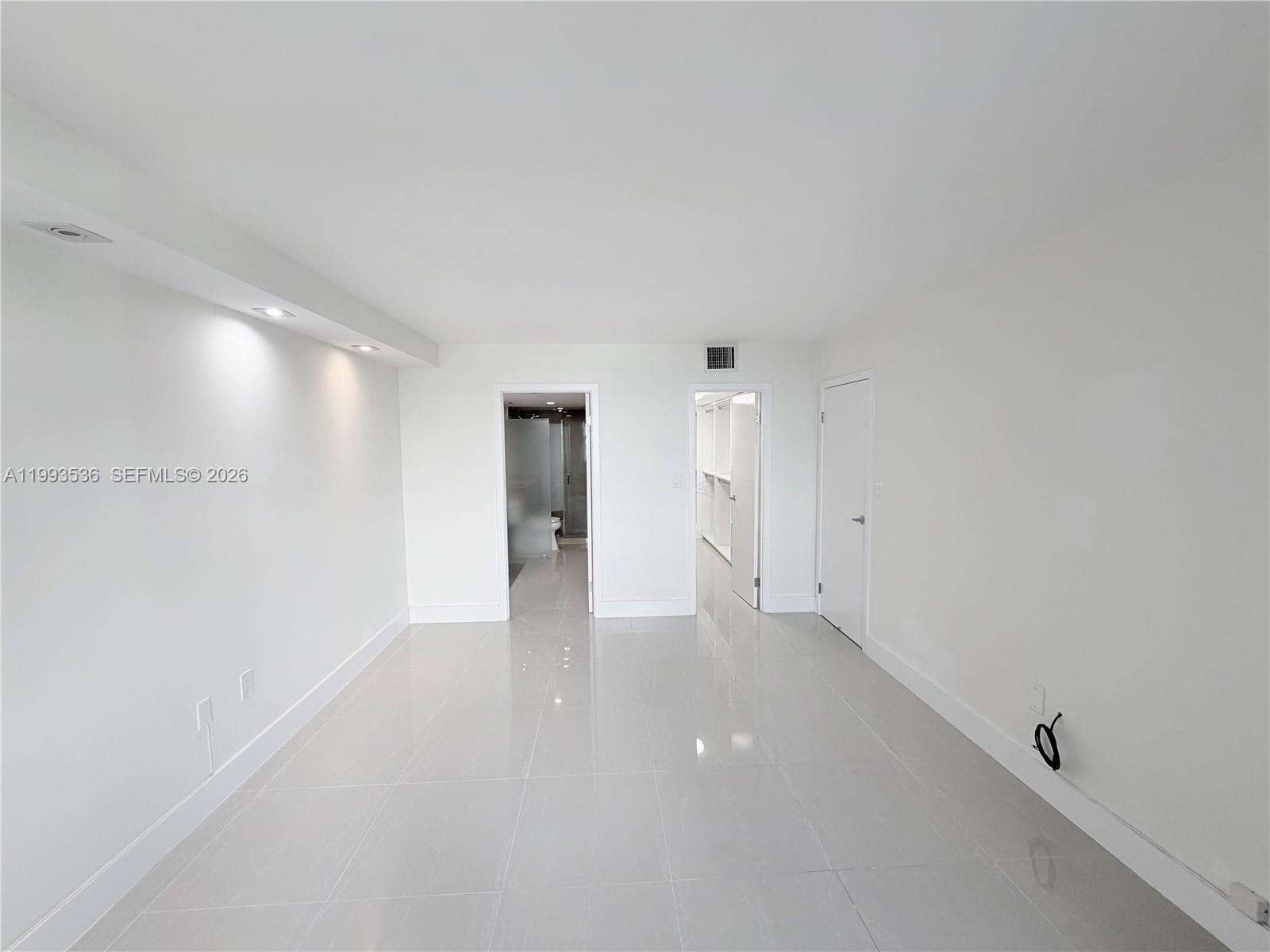 Brickell Bay Club at 2333 Brickell Ave, Miami, FL 33129 - For Rent photo 10