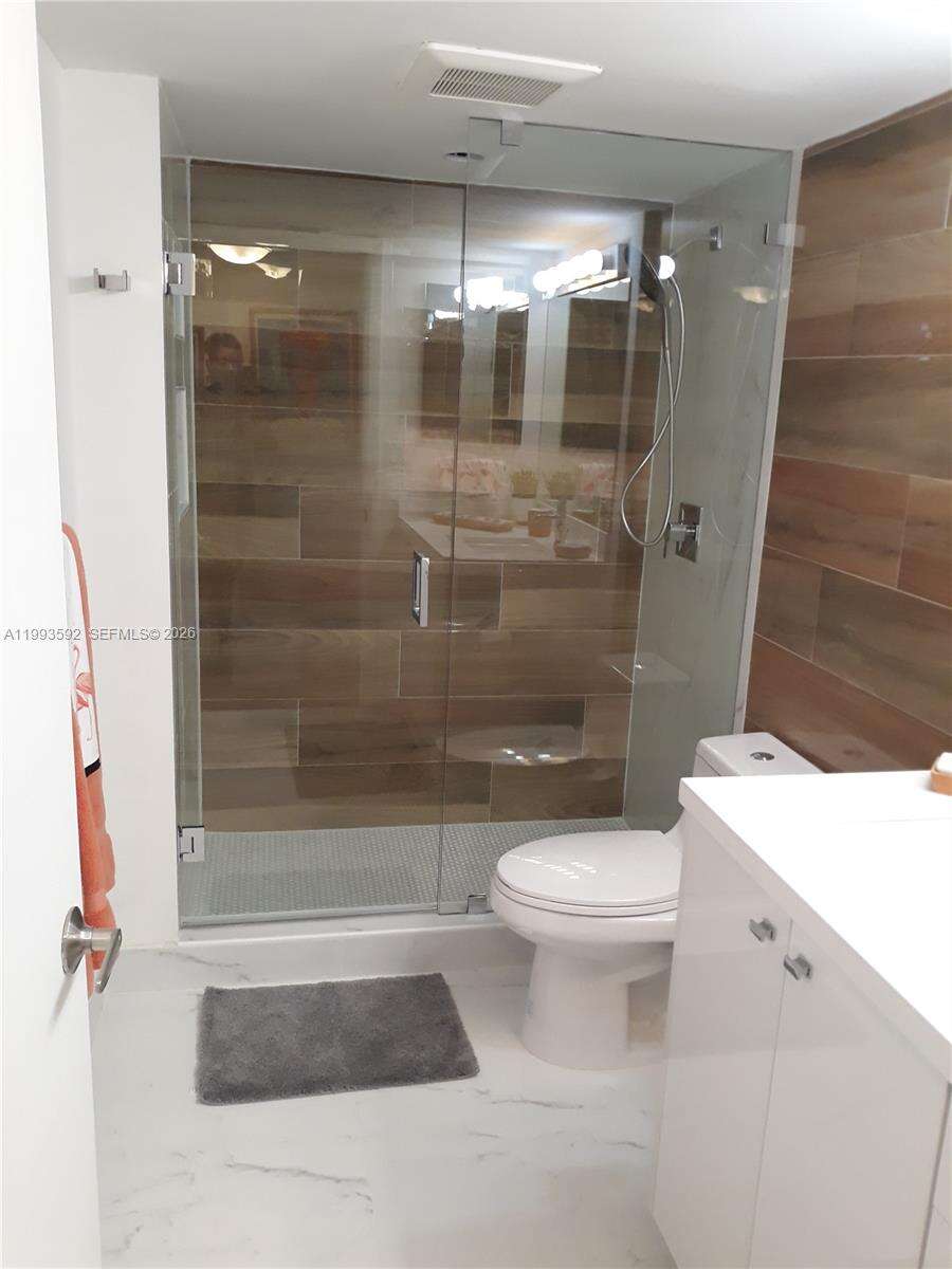 Club Atlantis at 2555 Collins Ave, Miami Beach, FL 33140 - For Rent photo 7
