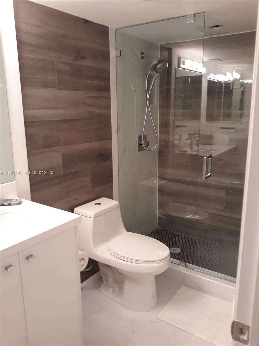 Club Atlantis at 2555 Collins Ave, Miami Beach, FL 33140 - For Rent photo 9