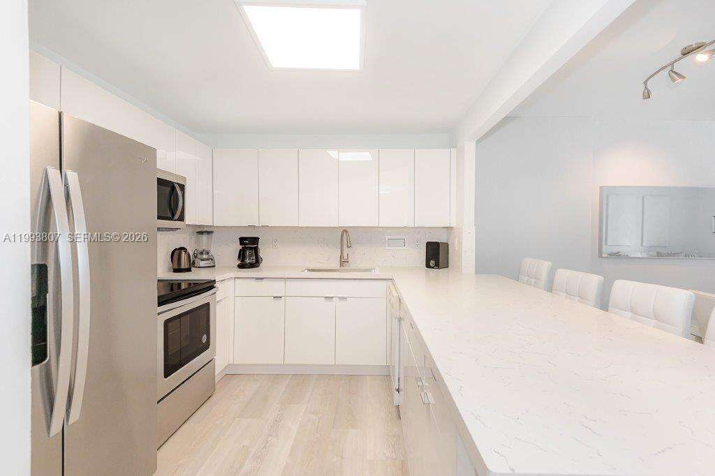 Roney Palace at 2301 Collins Ave, Miami Beach, FL 33139 - For Rent photo 16