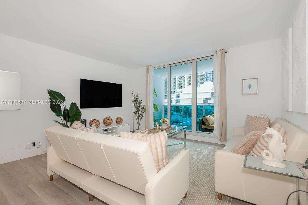 Roney Palace at 2301 Collins Ave, Miami Beach, FL 33139 - For Rent photo 6